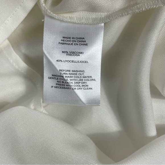 Jones New York Women’s Front Tassel Zipper Top - Picture 16 of 16